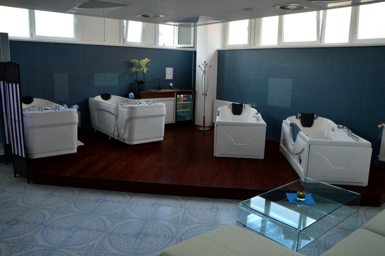 Wellness Hotel Luzan 룸부르크 외부 사진