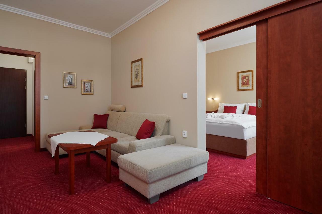 Wellness Hotel Luzan 룸부르크 외부 사진