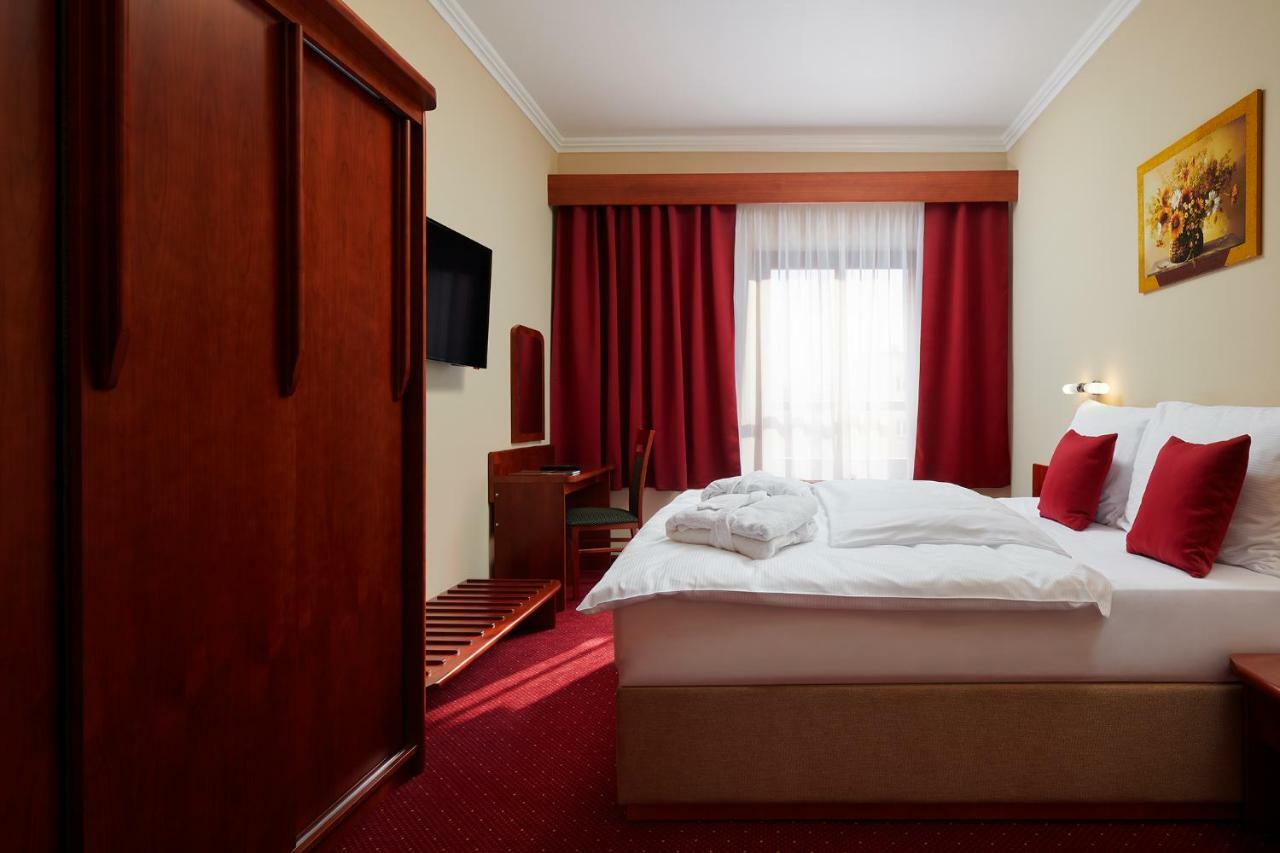 Wellness Hotel Luzan 룸부르크 외부 사진