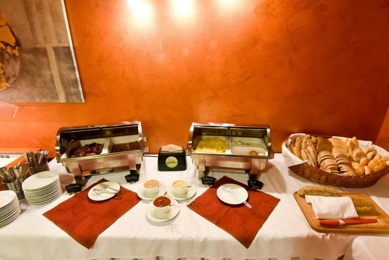 Wellness Hotel Luzan 룸부르크 외부 사진