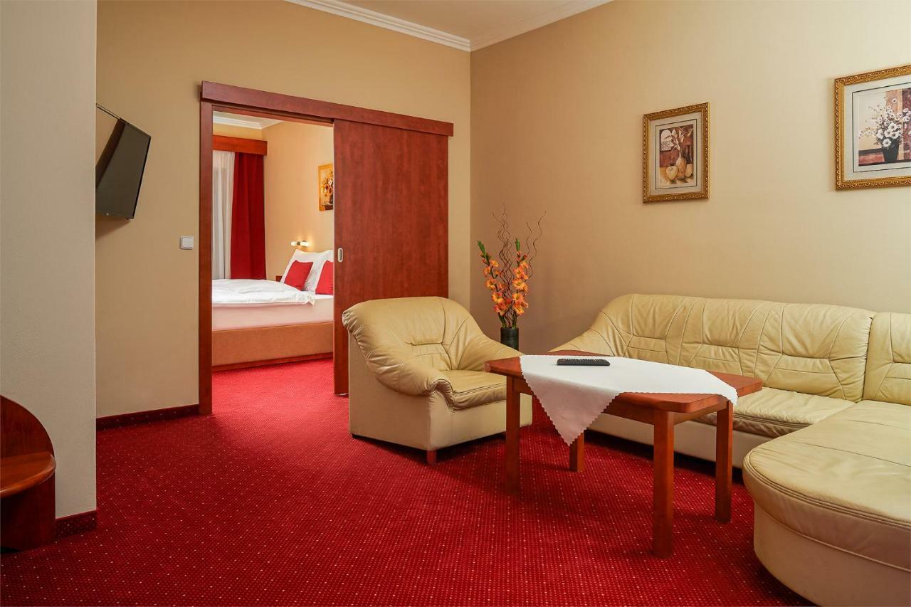 Wellness Hotel Luzan 룸부르크 외부 사진