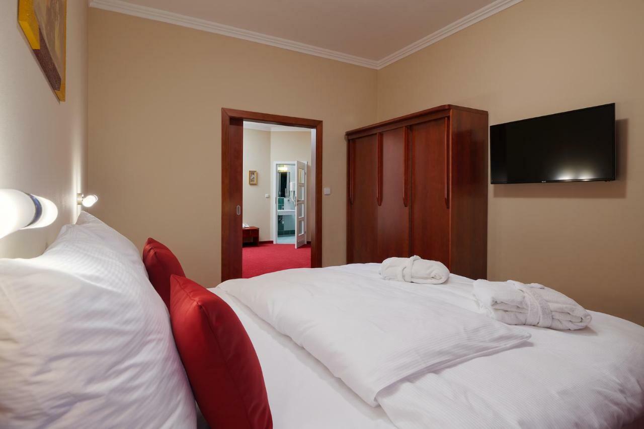 Wellness Hotel Luzan 룸부르크 외부 사진
